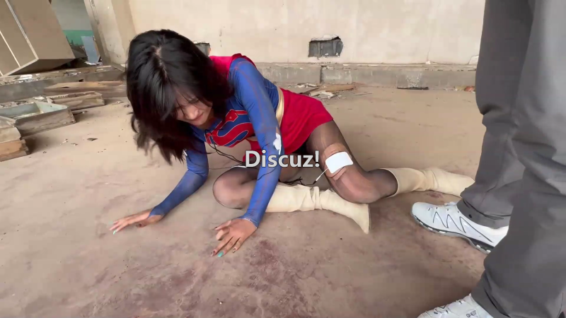 小萌同学 关小雨被勒死玩弄 性奴隶女超人[00_42_24][20251021-000304].png